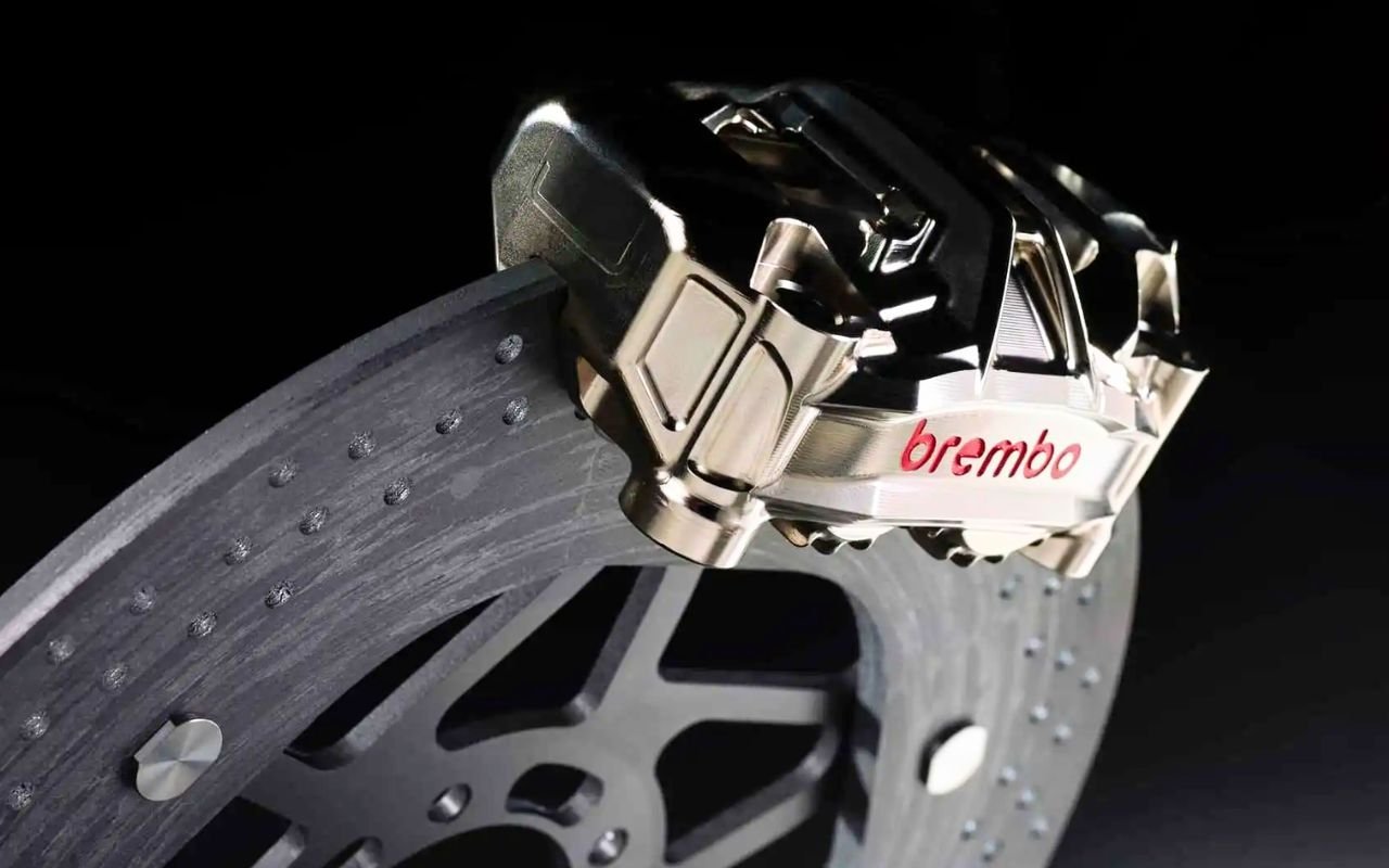 Brembo équipe la Ducati Superleggera V4 de freins carbone-céramique 330 mm d'hypercar