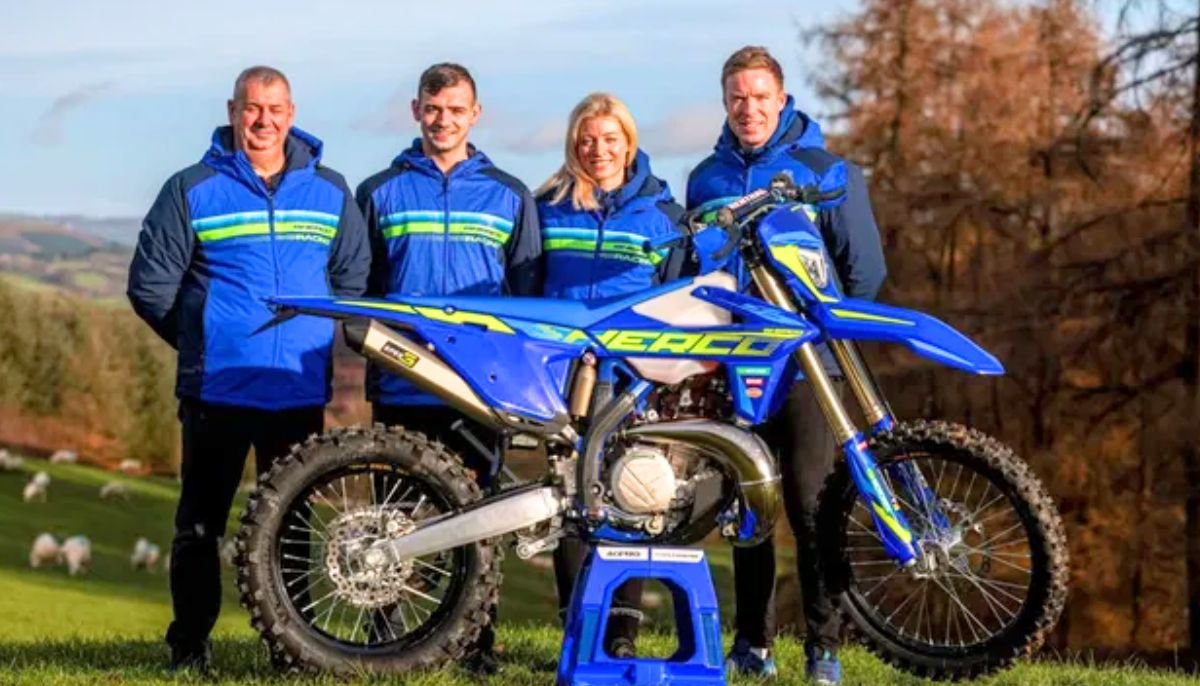 Cette marque de moto française s’appuie sur ses stars de l’enduro Sherco amène experts et pilotes Holcombe, Chater sur ses essais “Ride-it-First” au Royaume-Uni