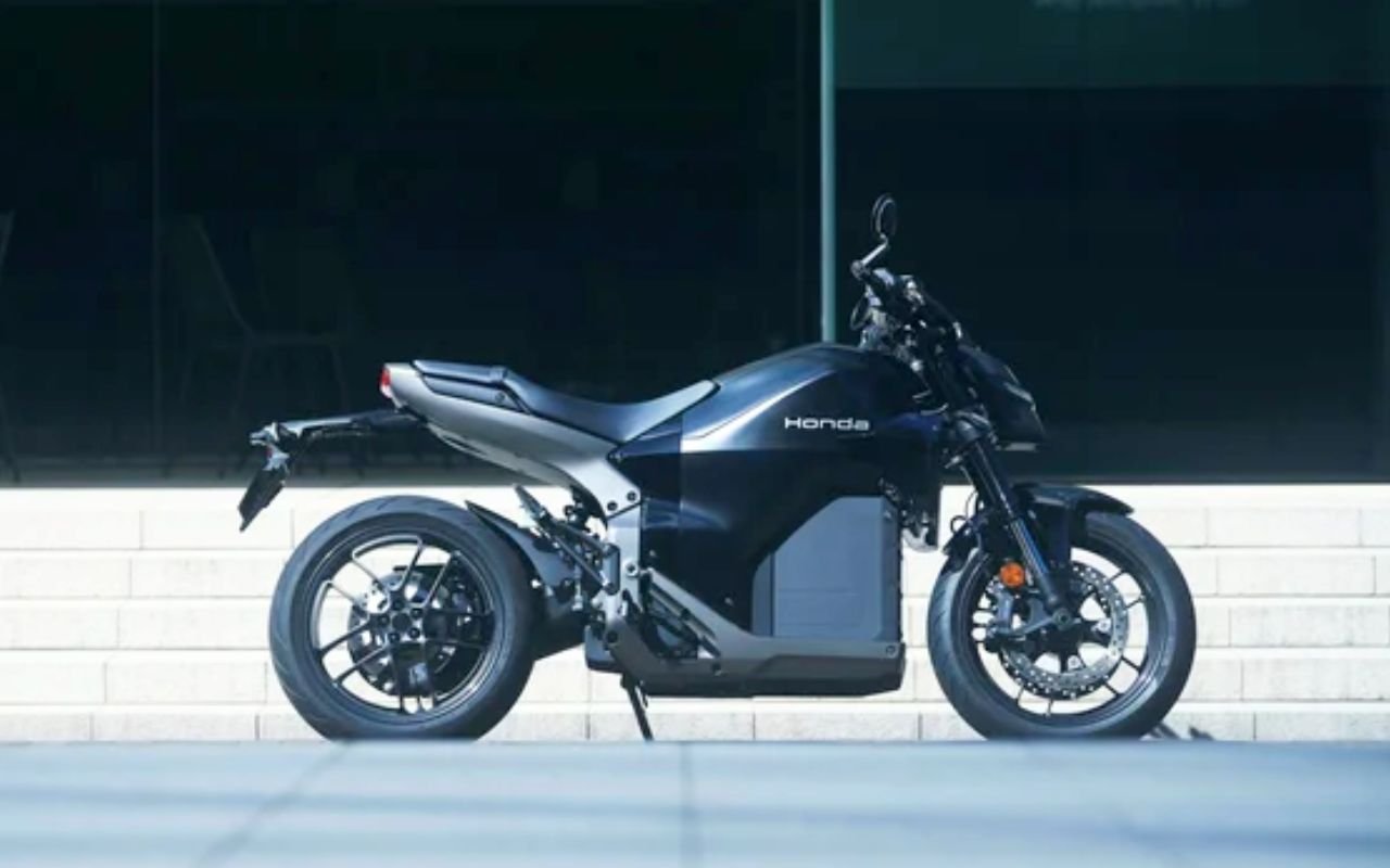 Cette moto électrique Honda rafle l’or du design mondial, et ça dit en beaucoup plus qu’un joli carénage