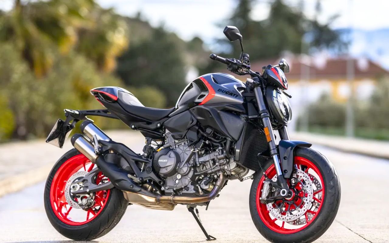 La Ducati Monster V2 se pare d'une toute nouvelle livrée sportive