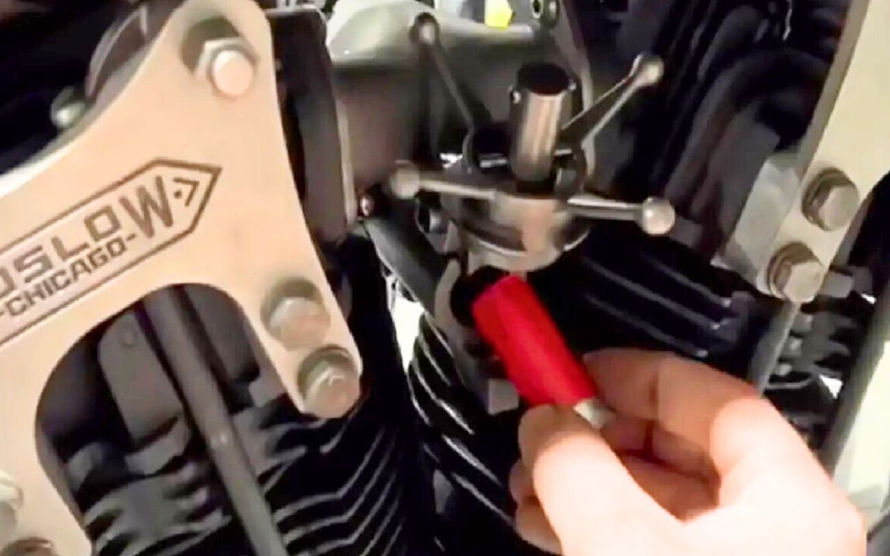 Le secret de démarrage le plus bizarre de l'histoire Harley-Davidson : le shotgun starter d'Andrew Koslow,une cartouche, une explosion et le vilebrequin part sans kick ni batterie
