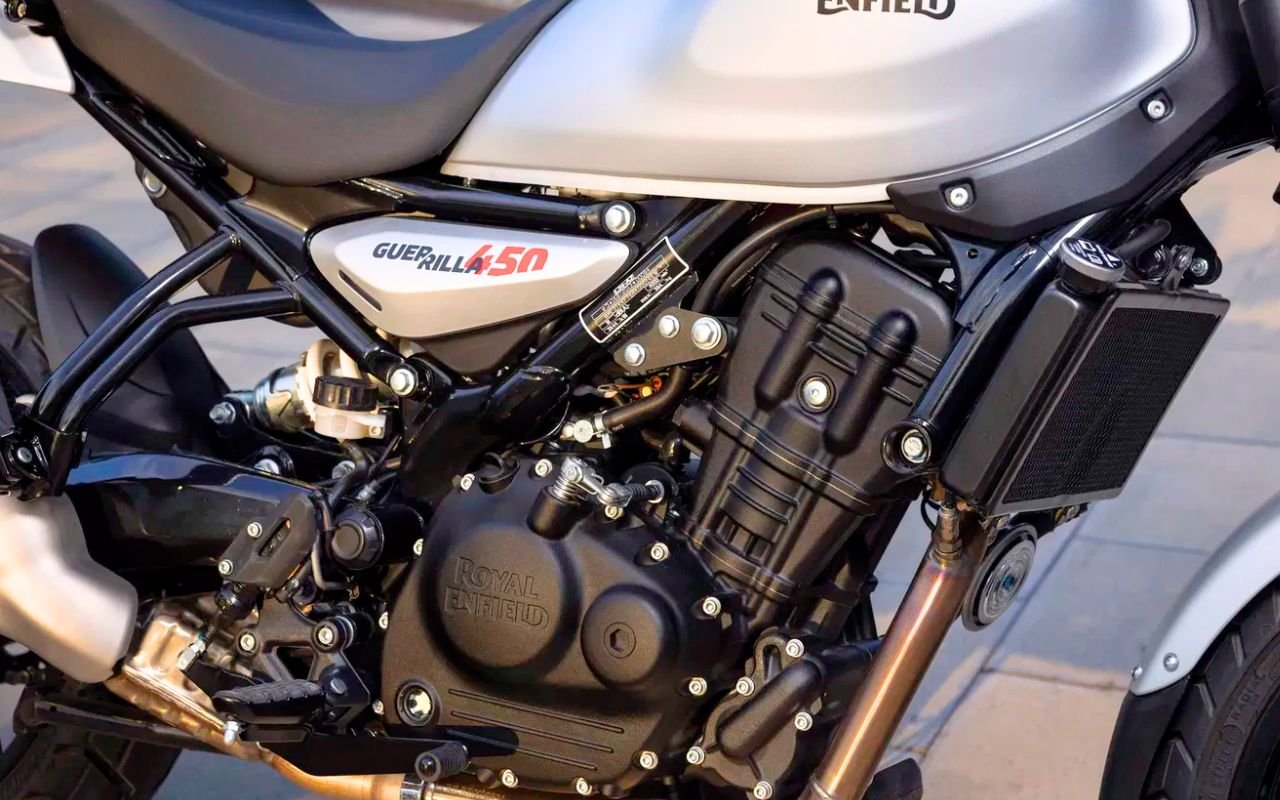 Royal Enfield fête ses 125 ans avec une Guerrilla 450 2026 plus moderne : suspensions améliorées moteur 39 ch et équipements pensés pour le quotidien