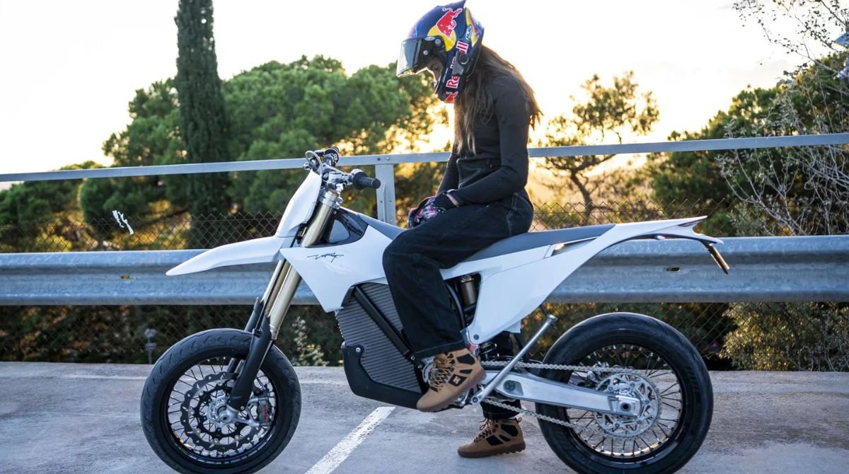 Sarah Lezito s'associe à Sena pour une saison de cascades spectaculaire en 2026