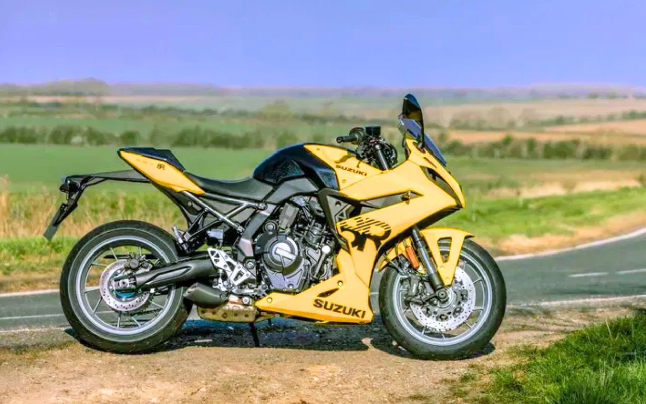 Suzuki muscle sa GSX-8R en 2026 : livrée Glass Blaze Orange pack accessoires inclus et une édition Power avec Akrapovič homologué