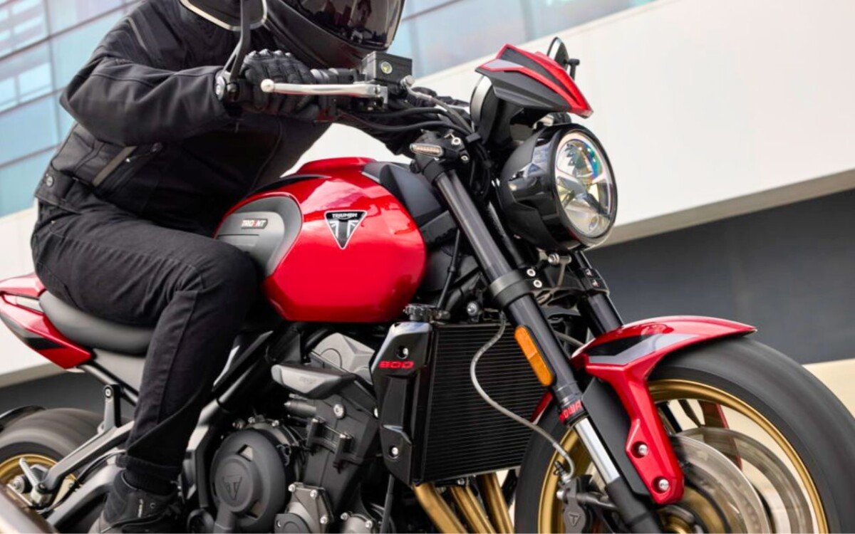 Triumph relance la guerre des roadsters : nouvelles Trident 800 et Street Triple 765 RX prêtes à faire vaciller les MT-09, Z900 et Monster en 2026