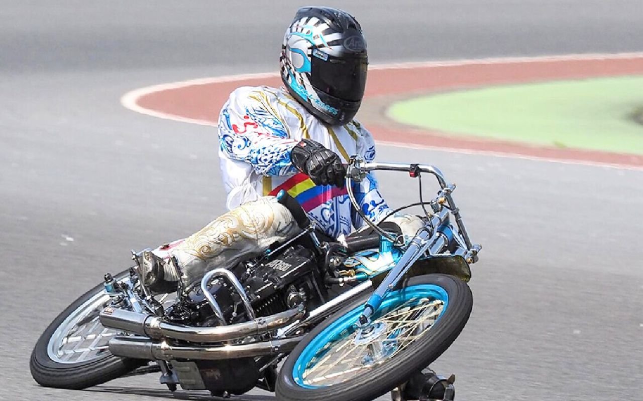Au Japon, des motos sans freins et roues triangulaires dominent l'unique sport autorisé aux paris
