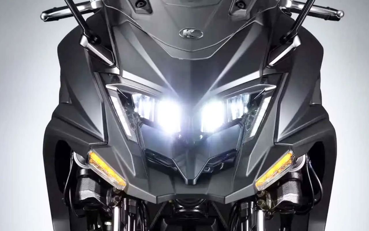 Ce maxi-scooter Kymco CV3 à 3 roues et 574 cm³ surprend par son design atypique