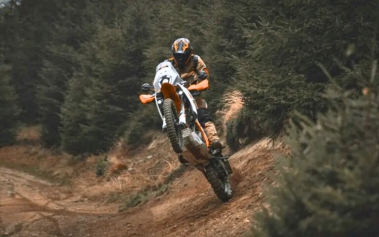 KTM prépare un coup énorme : ces deux nouvelles 350 pourraient casser les prix et mettre les 390 en danger dès avril 2026