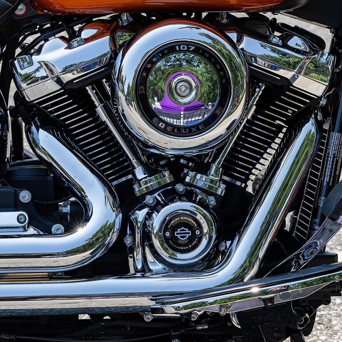 Couvercle chromé du filtre à air d'un moteur Harley-Davidson Milwaukee-Eight 107